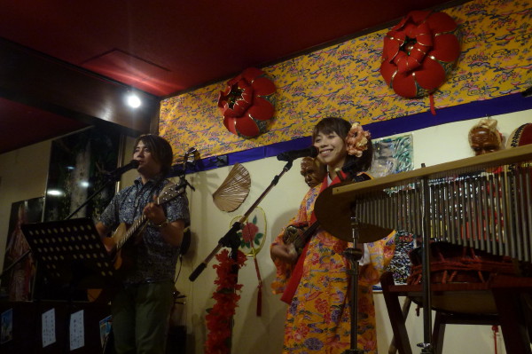 沖縄民謡のステージ